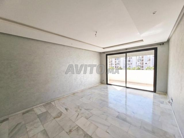 Appartement à louer 96 m² à Rabat - 2