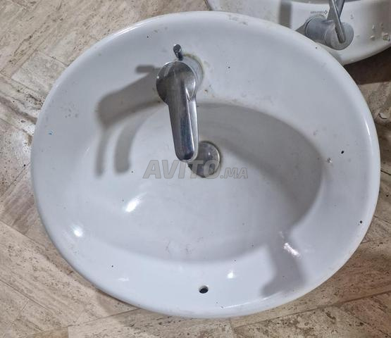 حوض غسيل بحالة جيدة جدا بدون خلاط