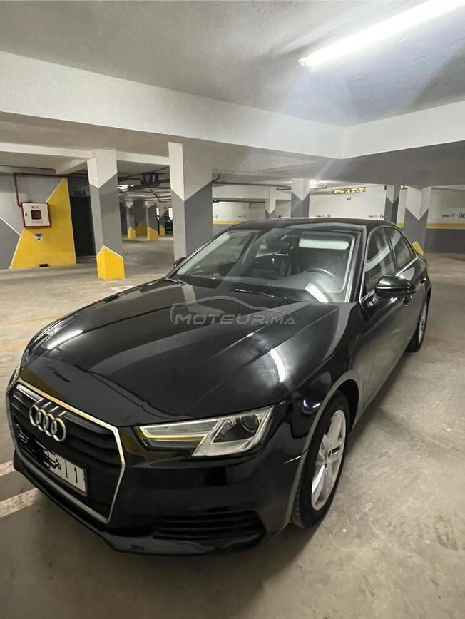 Audi A4 noire gamme premium