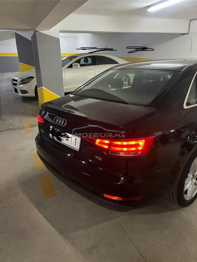 Audi A4 noire gamme premium