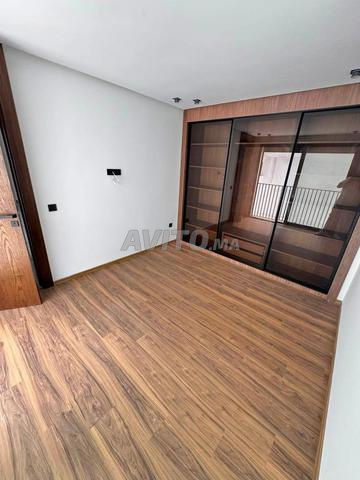 joli studio neuf vide quartier des hôpitaux - 2