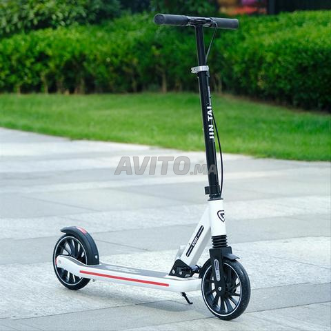Trottinette métallique double frein pliable.