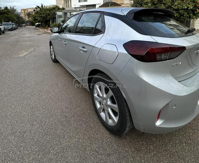 ce Opel corsa état neuf essence 