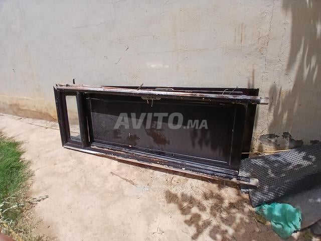 باب خشبي 220 (إطار 260) وديكور ألومنيوم - 2
