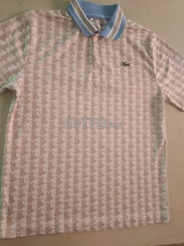T-shirt Polo Lacoste à motif unique – Bon état