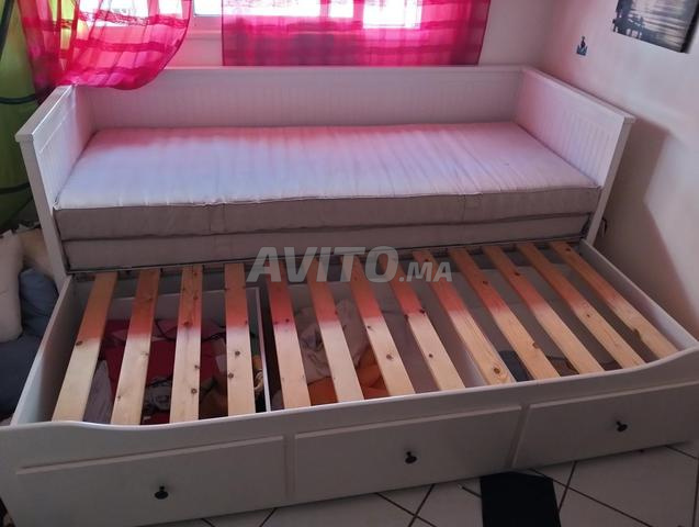 Lit très bon état avec 2 matelas - 2