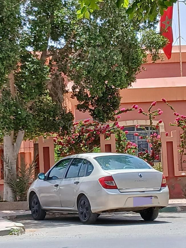 voiture renault symbol en bon état