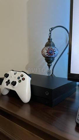 Xbox One X 1TB 4K - Très bon état - Manette - 2