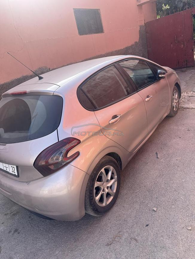 Peugeot 208 Modèle 2013 Bonne État Écran  