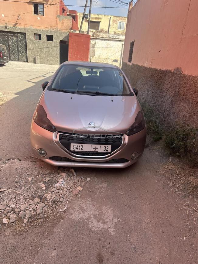 Peugeot 208 Modèle 2013 Bonne État Écran  