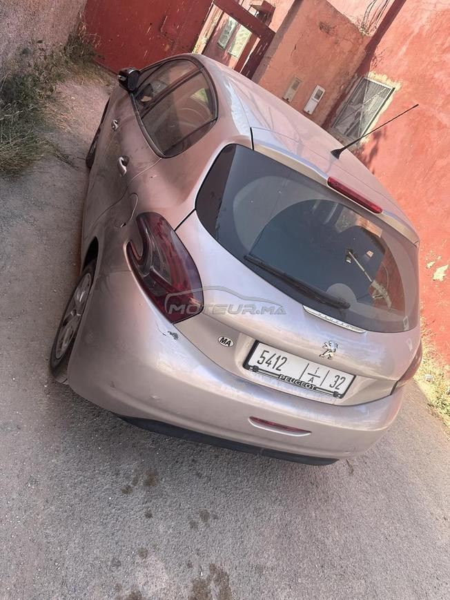 Peugeot 208 Modèle 2013 Bonne État Écran  