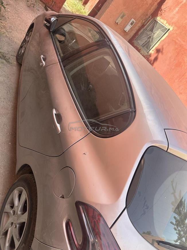 Peugeot 208 Modèle 2013 Bonne État Écran  