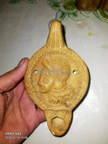 تحفة جميلة جداً وقديمة للغاية
