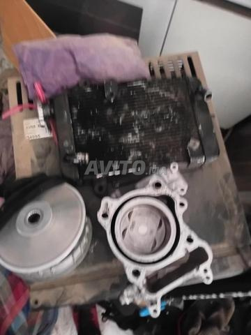 Cylindre. Piston. Embrayage. Radiateur. SH 300i