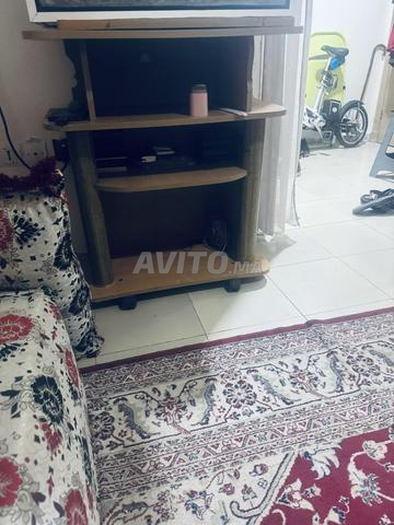 أثاث تلفزيون بحالة جيدة