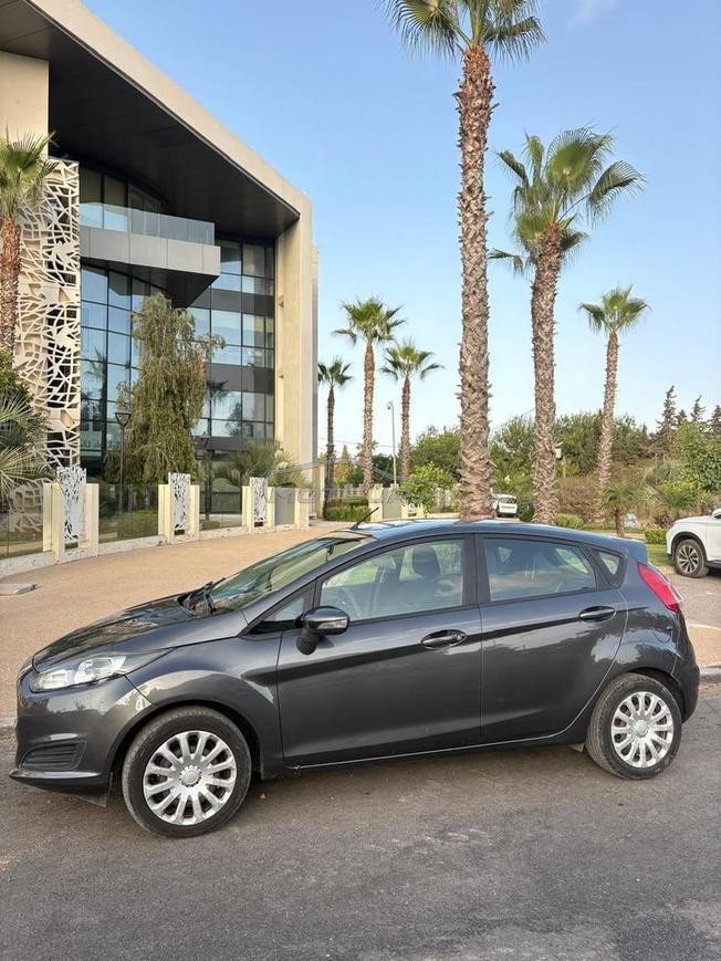 Ford Fiesta Essence 2017 - 97000 KM EXCELLENT état