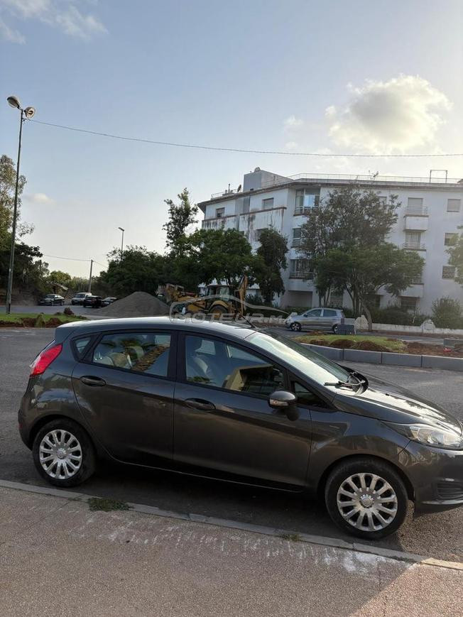 Ford Fiesta Essence 2017 - 97000 KM EXCELLENT état