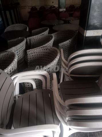 Chaises et tables pour café - 2