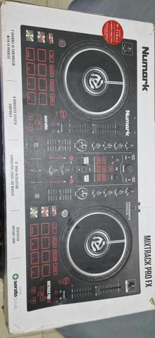 Numark Mixtrack Platinum FX - 2