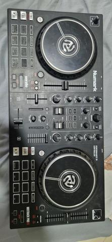 Numark Mixtrack Platinum FX