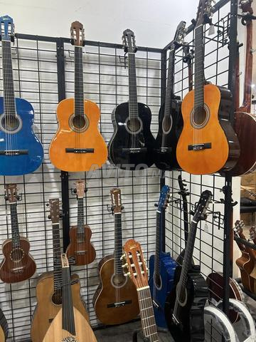 Guitares classiques de différents types