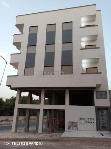 شقق ومحلات تجارية للبيع