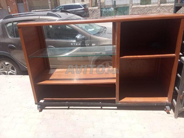 Comptoir en aluminium et verre en excellent état à vendre