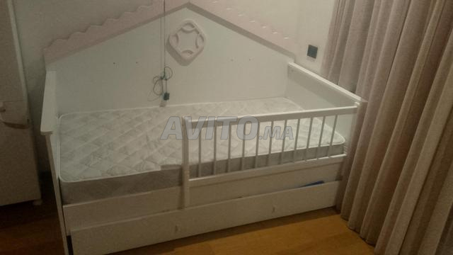 Lit pour petites filles à vendre, encore neuf comme acheté - 2