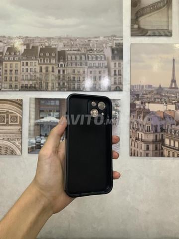 Pochette iPhone 13 neuve - 2