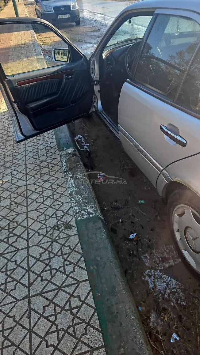 Mercedes-Benz 220 Diesel Manuelle 1995 à Kénitra