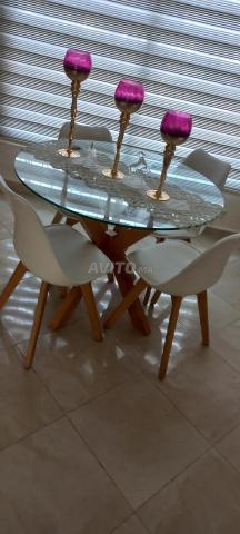 Table avec chaises - 2