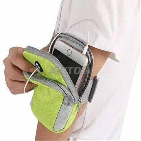 Brassard ajustable maintient votre smartphone