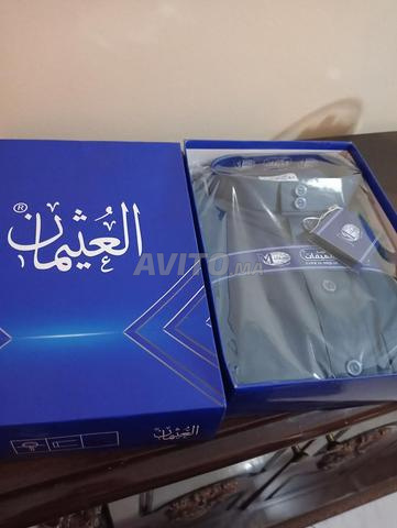 قميص رجالي فاخر جديد باللون الرمادي الداكن - 2