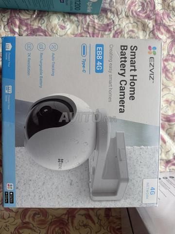 كاميرا EZVIZ EB8 4G، بحالة ممتازة مع علبتها.