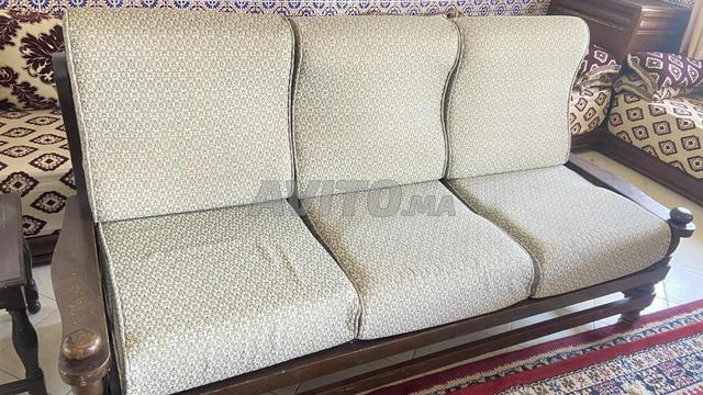 مكتبة، كرسي بذراعين، طاولة، سجادة - 2