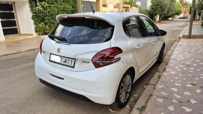 Peugeot 208 white edition 2018 full option