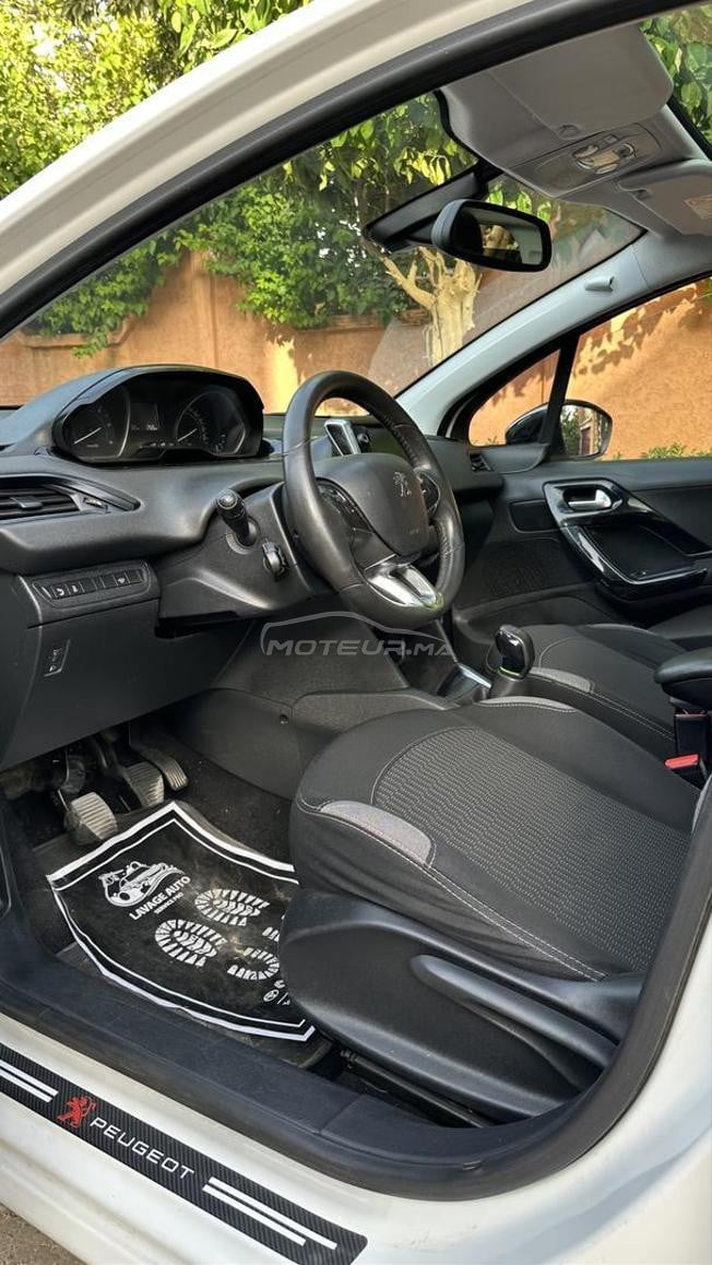 Peugeot 208 white edition 2018 full option