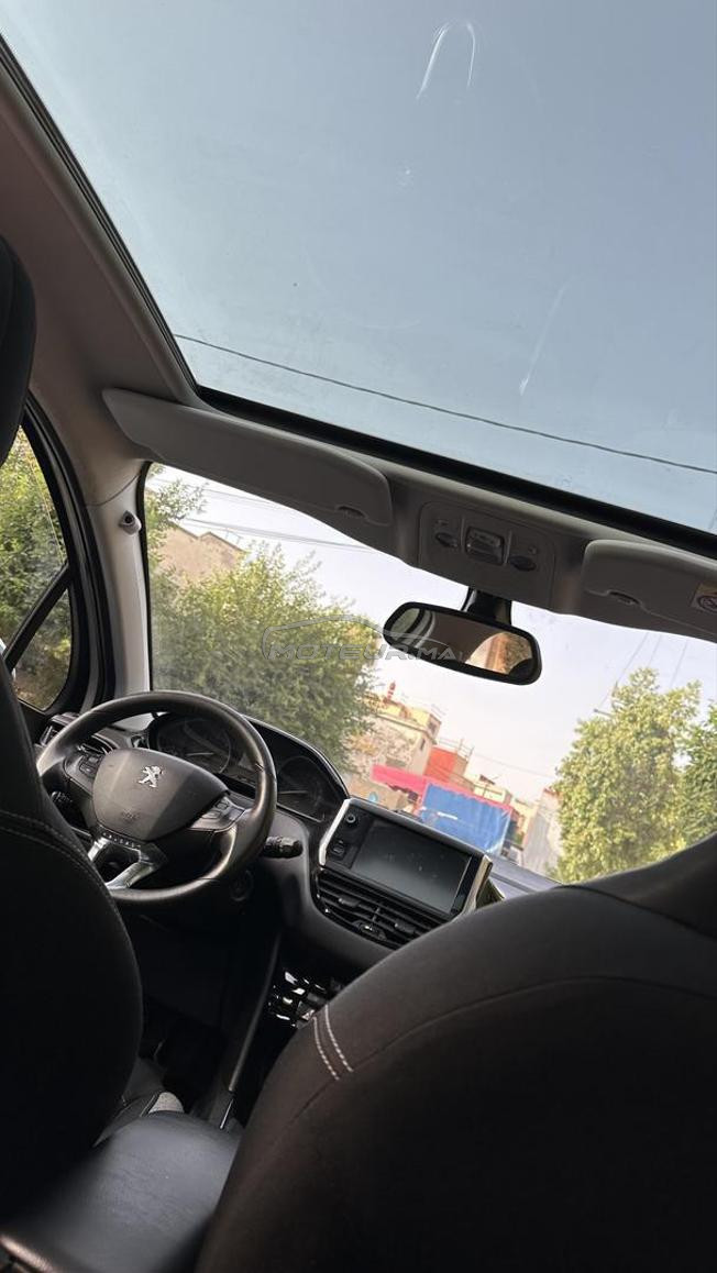 Peugeot 208 white edition 2018 full option