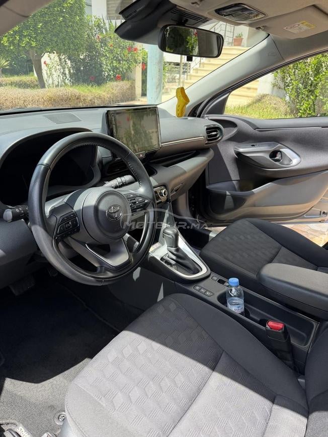 toyota yaris 1ere main ( sous garantie Toyota)