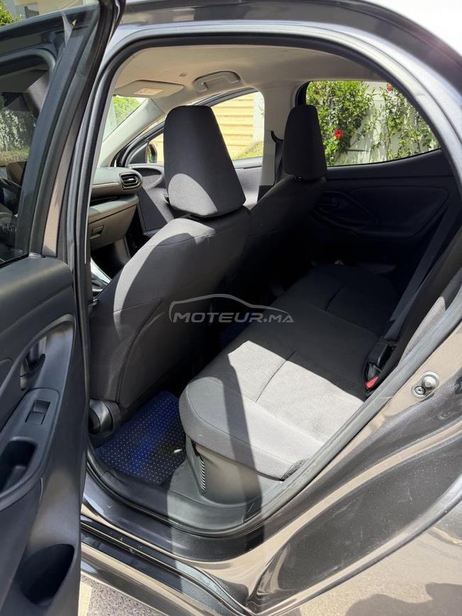 toyota yaris 1ere main ( sous garantie Toyota)