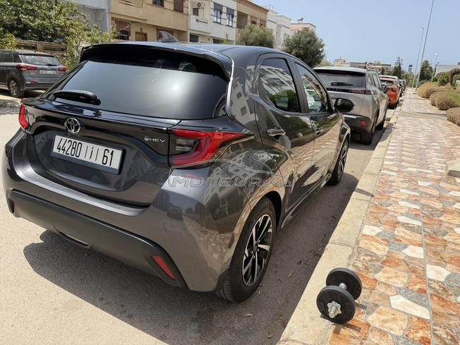 toyota yaris 1ere main ( sous garantie Toyota)