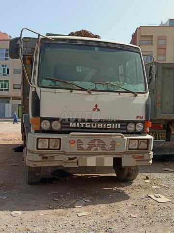 شاحنة ميتسوبيشي لوحة