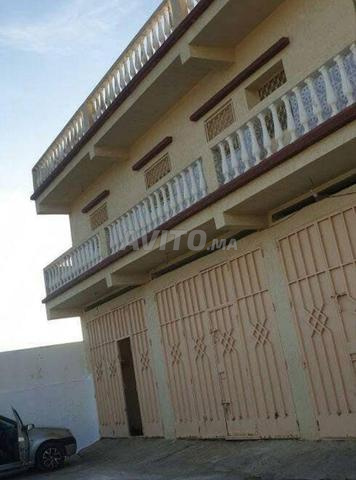 منزل وأرض مسجلة بمساحة 4000 متر مربع في واد عليان