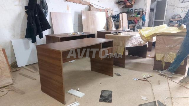 Bureau avec les chaises - 2