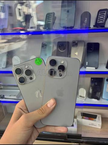 iPhone 15 Pro en excellent état, tout est 100% original