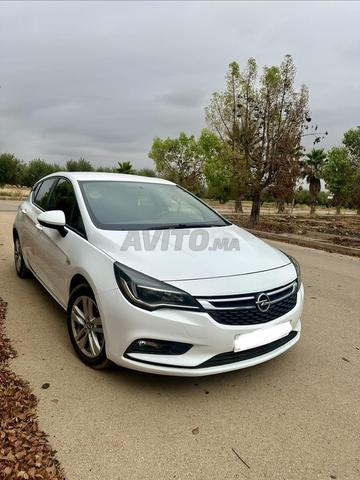 Opel Astra Diesel Automatique 2019 à Meknès - 2