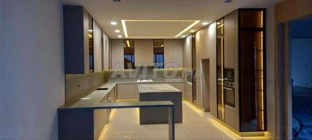 مطابخ عصرية وخزائن مفصلة حسب الطلب