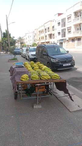 عربة بعرض كبير جداً وطاولة يمكن بيع فيها أي شيء - 2