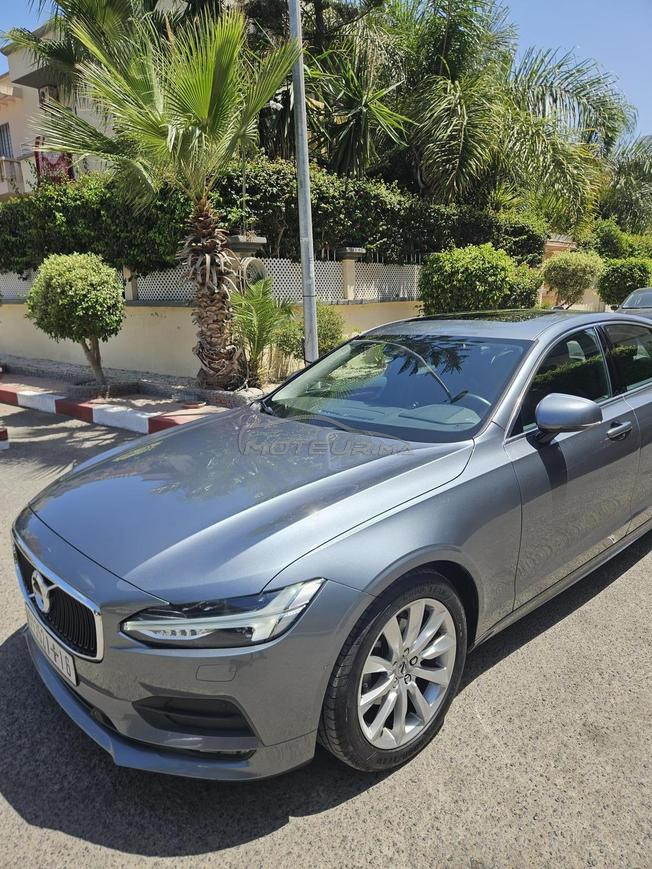 Volvo S90 D4 Momentum 2021 en excellent état. 