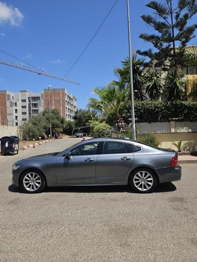 Volvo S90 D4 Momentum 2021 en excellent état. 